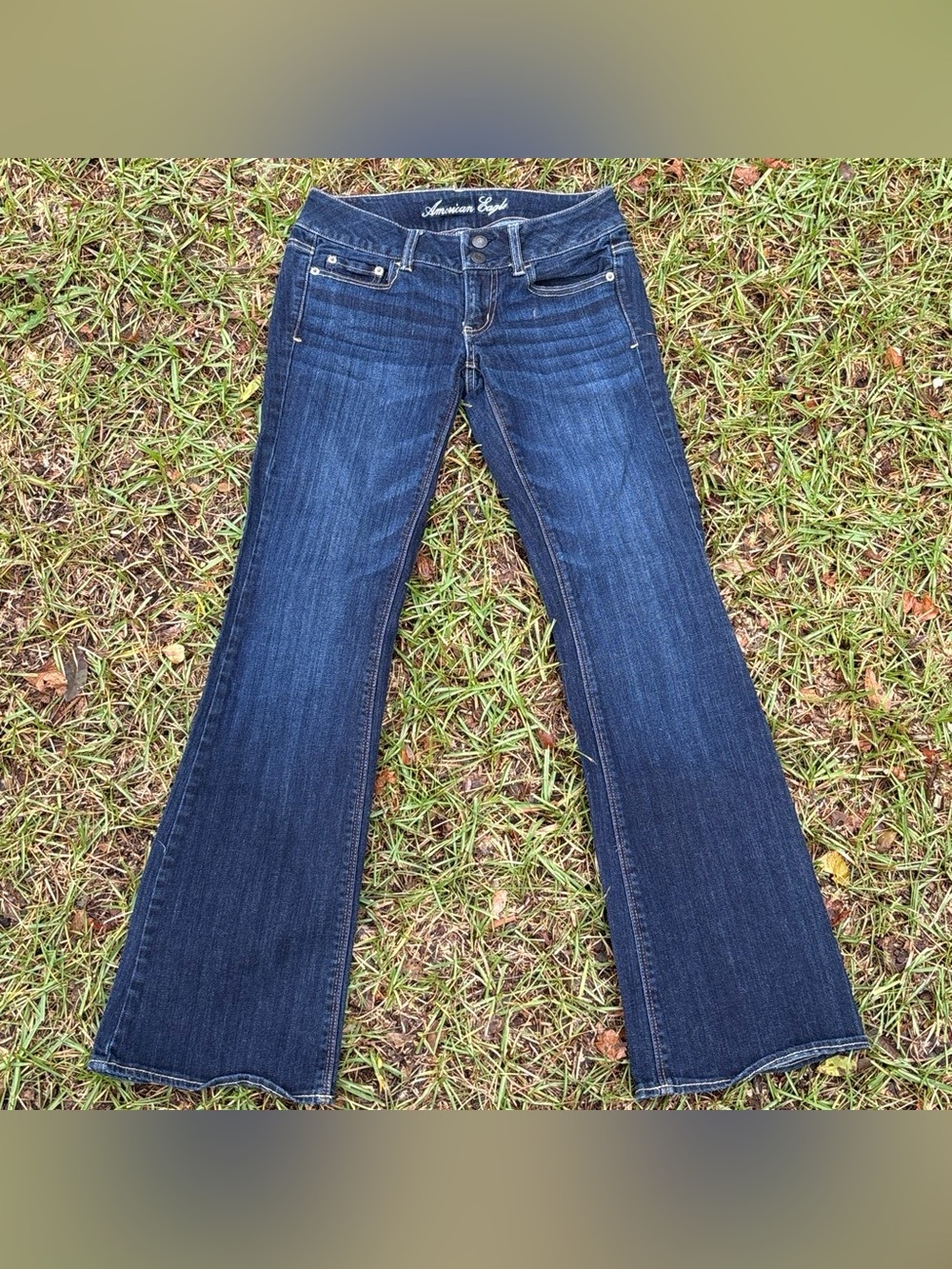 Vintage Y2K American Eagle "Artist" low-rise flare jeans classic dark wash